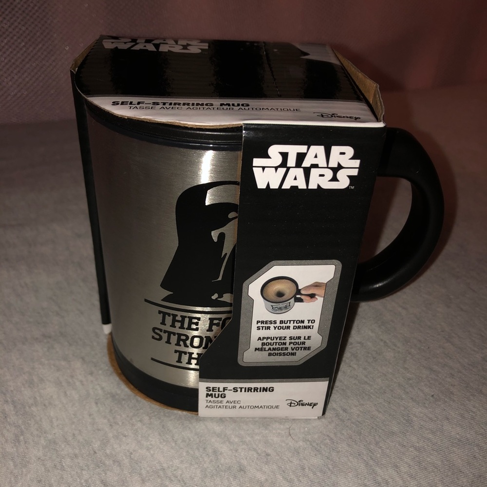 Push button self stirring star wars mug